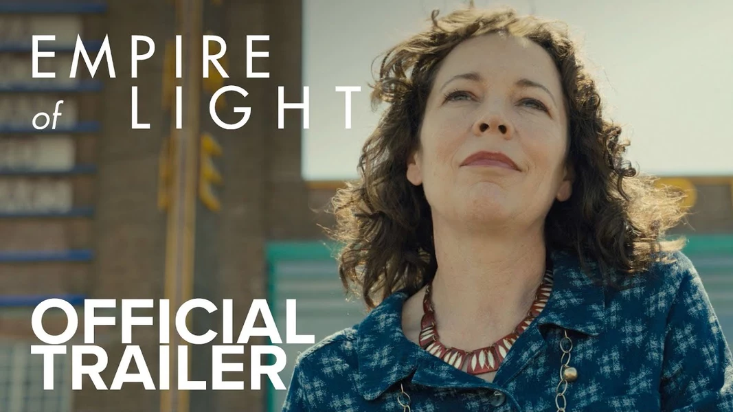 Olivia Colman challenges preconceptions in the full trailer for Sam Mendes' drama «Empire of Light».
. The film is set in an English coastal town in the early 1980s. It is a powerful and painful story about the power of human connection in turbulent times and the magic of cinema.