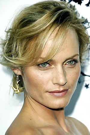 Amber Valletta