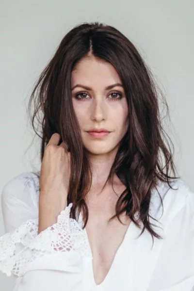 Amanda Crew