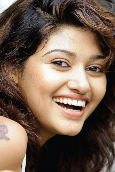 Oviya Helen