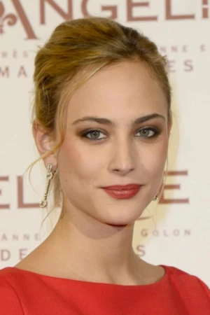 Nora Arnezeder