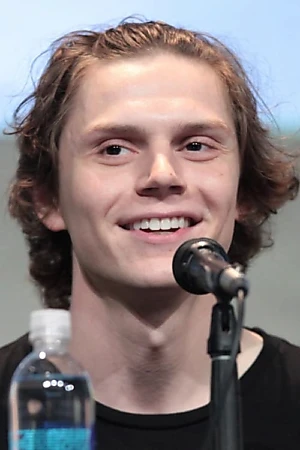 Evan Peters