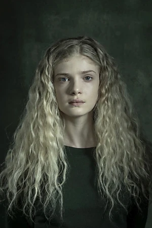 Elena Kampouris