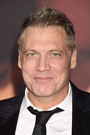 Holt McCallany