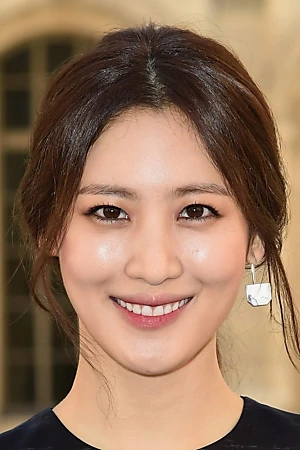 Claudia Kim