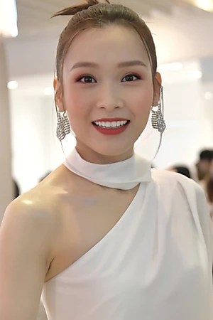 Ali Lee