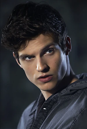 Daniel Sharman