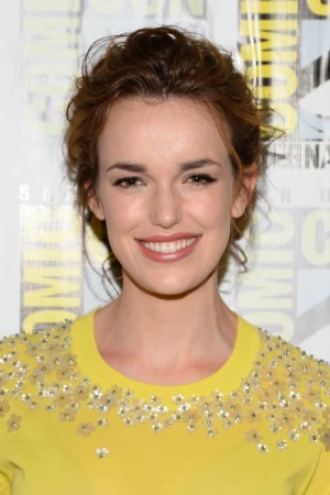 Elizabeth Henstridge