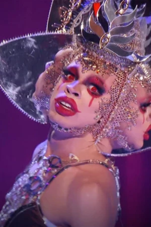 Yvie Oddly