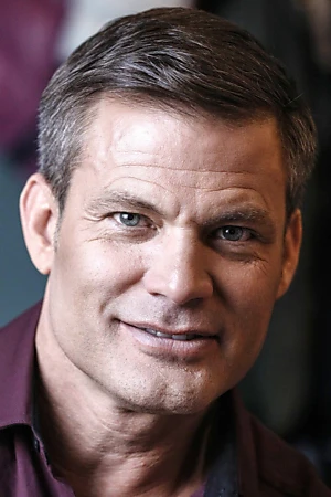 Casper Van Dien