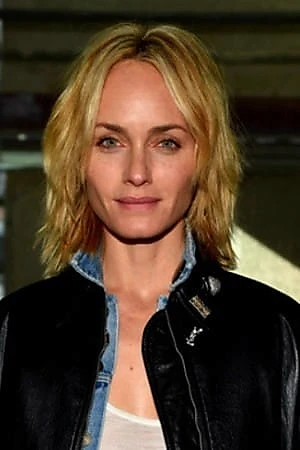 Amber Valletta