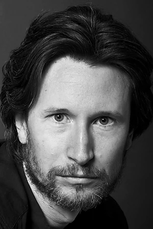 Jonathan Aris