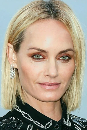 Amber Valletta