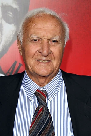 Robert Loggia