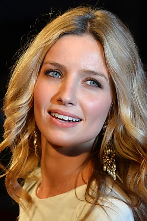 Annabelle Wallis