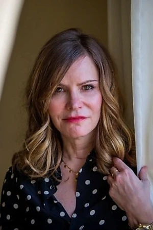 Jennifer Jason Leigh