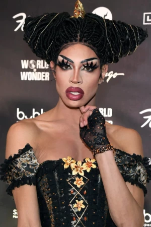 Yvie Oddly