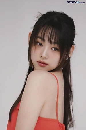 Kang Mi-na