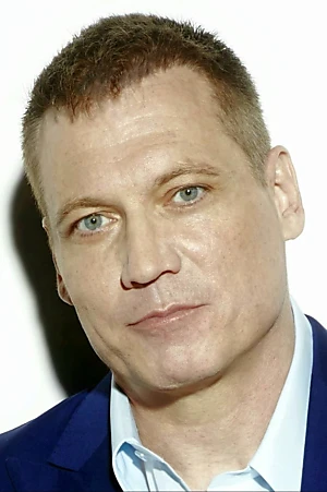 Holt McCallany