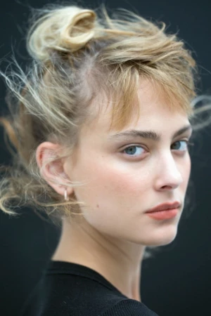 Nora Arnezeder