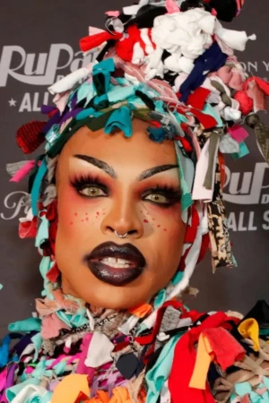 Yvie Oddly