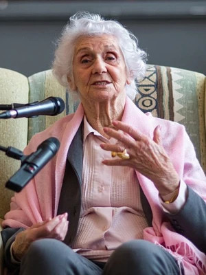 Éva Pusztai-Fahidi