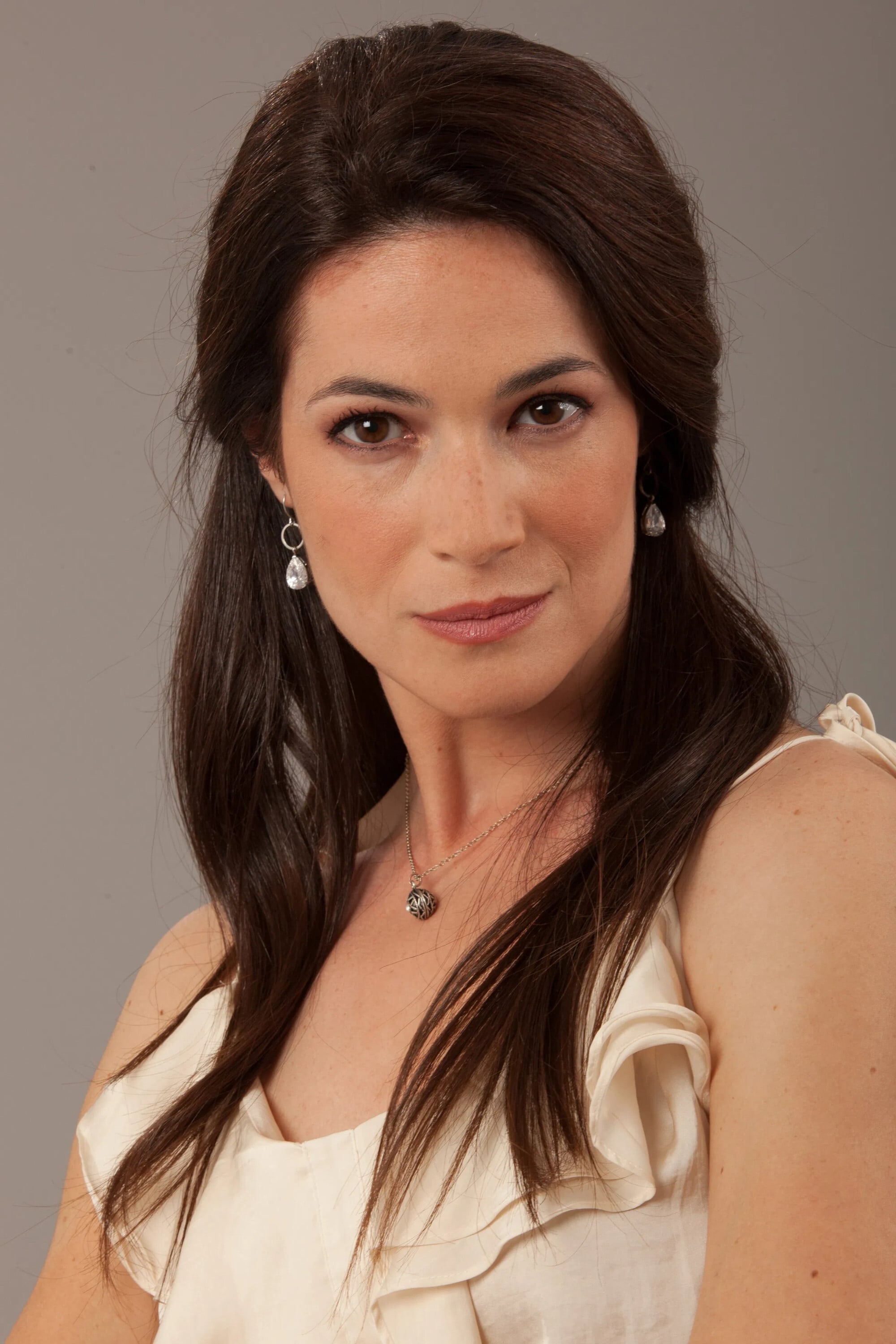Paula Neves