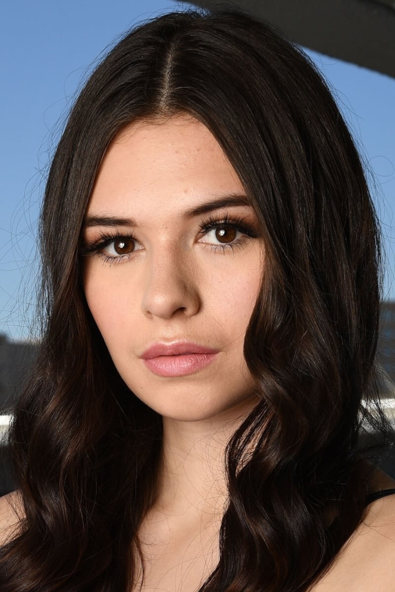 Nicole Maines Movies, Age & Biography