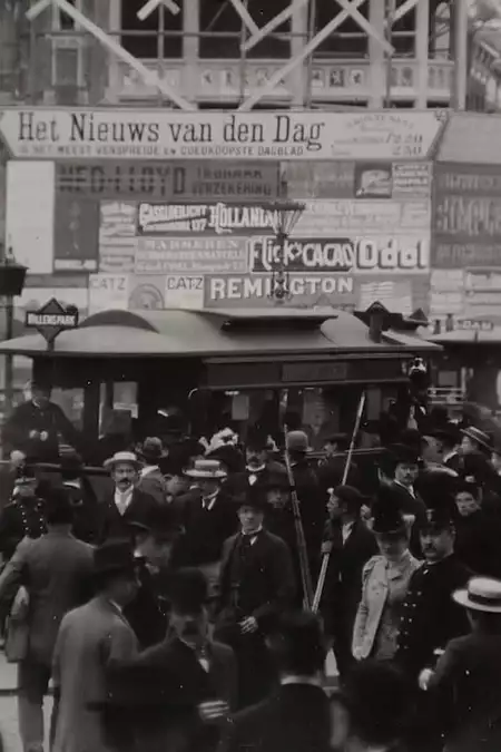 A Tram Crowd on Sunday in Dam Square