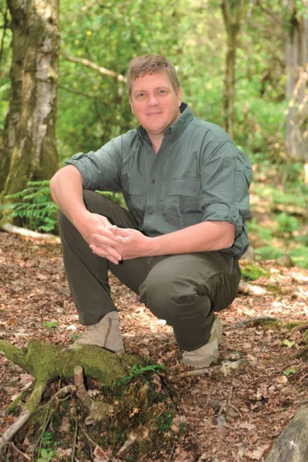 Ray Mears' Country Tracks