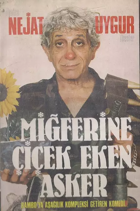 Miğferine Çiçek Eken Asker