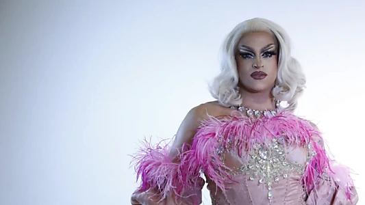 Drag Queens em Cena: A Expressão de Almas Artísticas