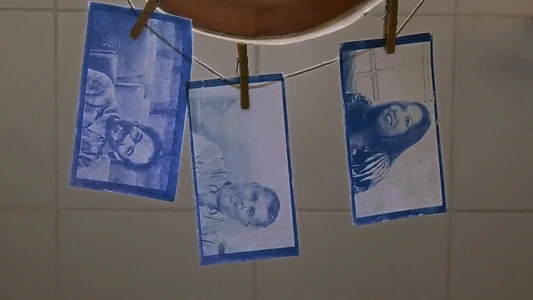 Watch Revelar: Indicios de identidad Trailer
