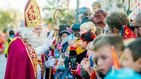 Hij komt, hij komt, ... intrede van de Sint