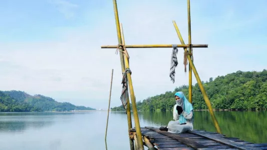 Watch 7 Petala Cinta Trailer