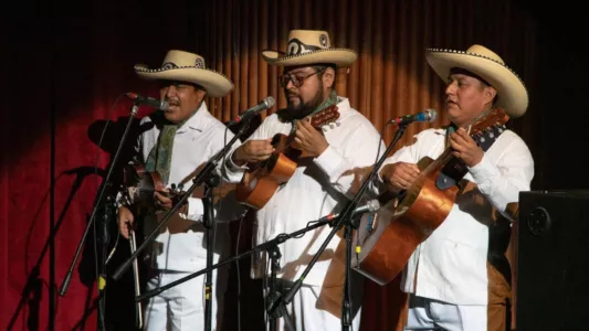 La Tradición Nace del Pueblo