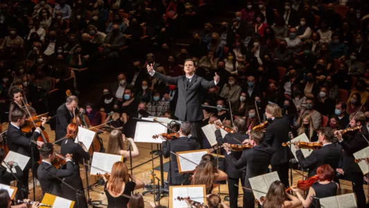 Watch Currentzis conducts Beethoven Symphony No. 9 Trailer